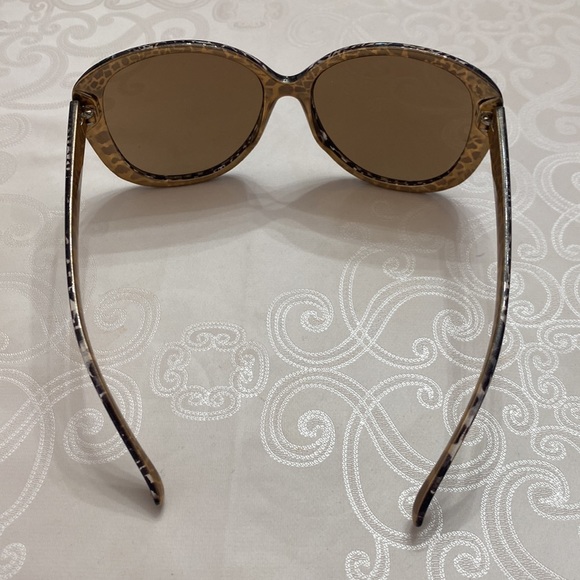 Brown Oval Sunglasses - Picture 3 of 4